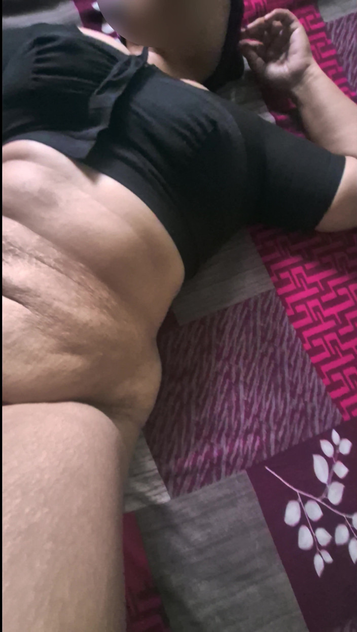 Black & white desicat: Sexy Desi-hausfrau in schwarzer bluse hart gefickt &amp;muschi vollgespritzt