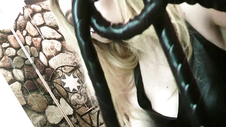 Goddess Celine: Durch leder gestärkt