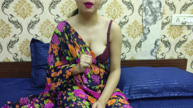 Saarabhabhi6: Desi Jamai dan Muda Sasuri Seks Panas Desi Bercakap Kotor...