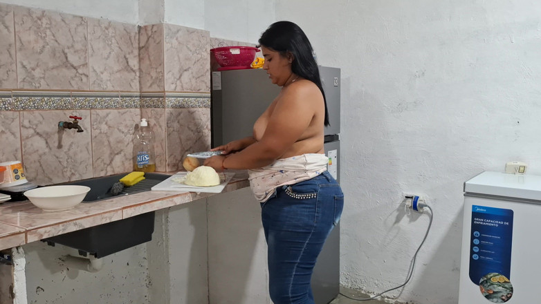 SugarPose: BBW-latina Pandora Stript En Pronkt Met Een Outfit