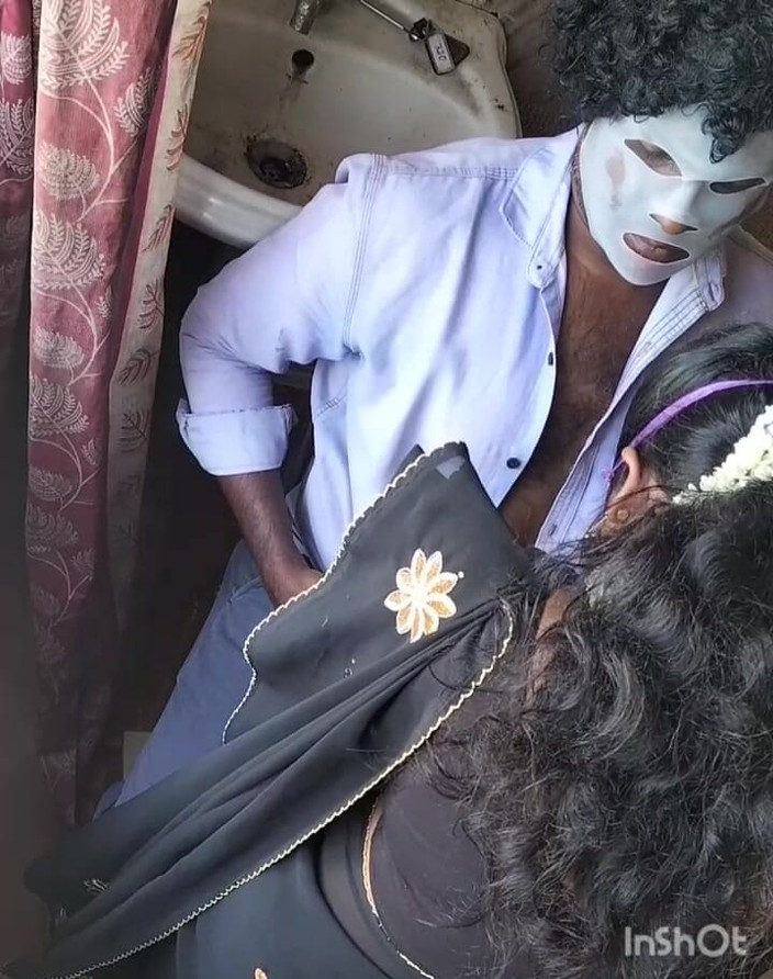 Funny couple porn studio: 泰米尔夫妇的胸部吮吸浪漫