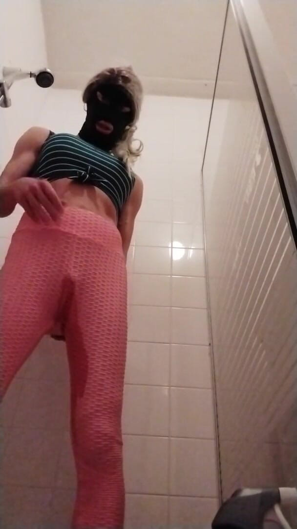 Travo Holland: Pisse en solo