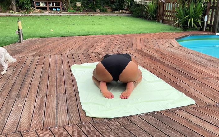Miss Fluo: Glute Workout in the Garde