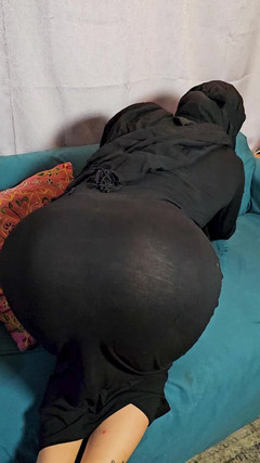 MiaNIqab: Temblando y agachándose sobre Mia Niqab