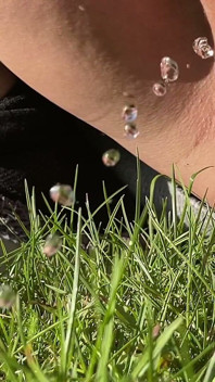 Mon Ouvreur, Regarde Ce Que Je Fais Avec De L’herbe