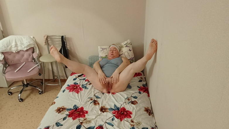 Zona901: Pepek ibu tiri berbulu besar dan tetek besar