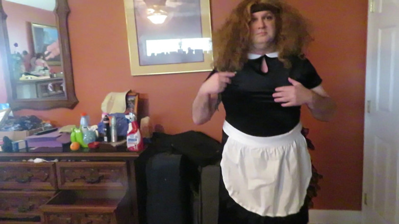 BBW nurse Vicki adventures with friends: Naughty maid Brittney forgot her lipstick in car is made...