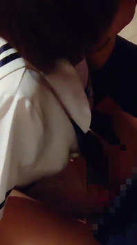 Ídolo el sonido del coño de la chica en traje de marinero blanco es increíble. Su lengua erótica te hace chorreo de leche. Aficionado