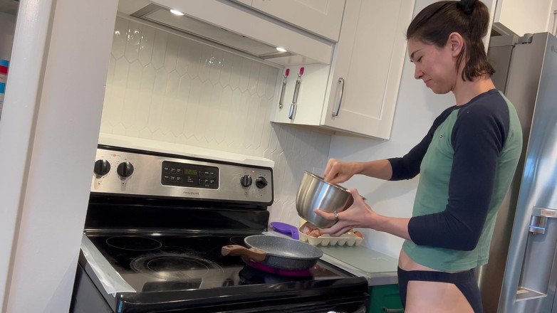 Ms_Emmy_Lynn: Gfe: hacer huevos revueltos