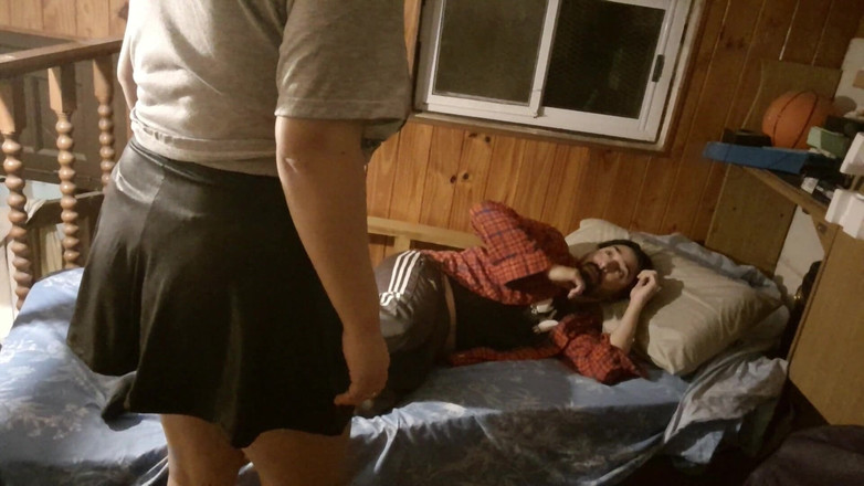 Babyluna939: Stěhuje se do prázdného domu a skončí v divočině s...