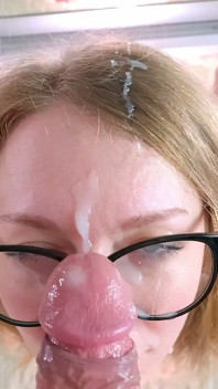 Sora vitregă blondă este gata pentru sex anal și o ejaculare facială înainte ca iubitul ei să sosească - anal amator