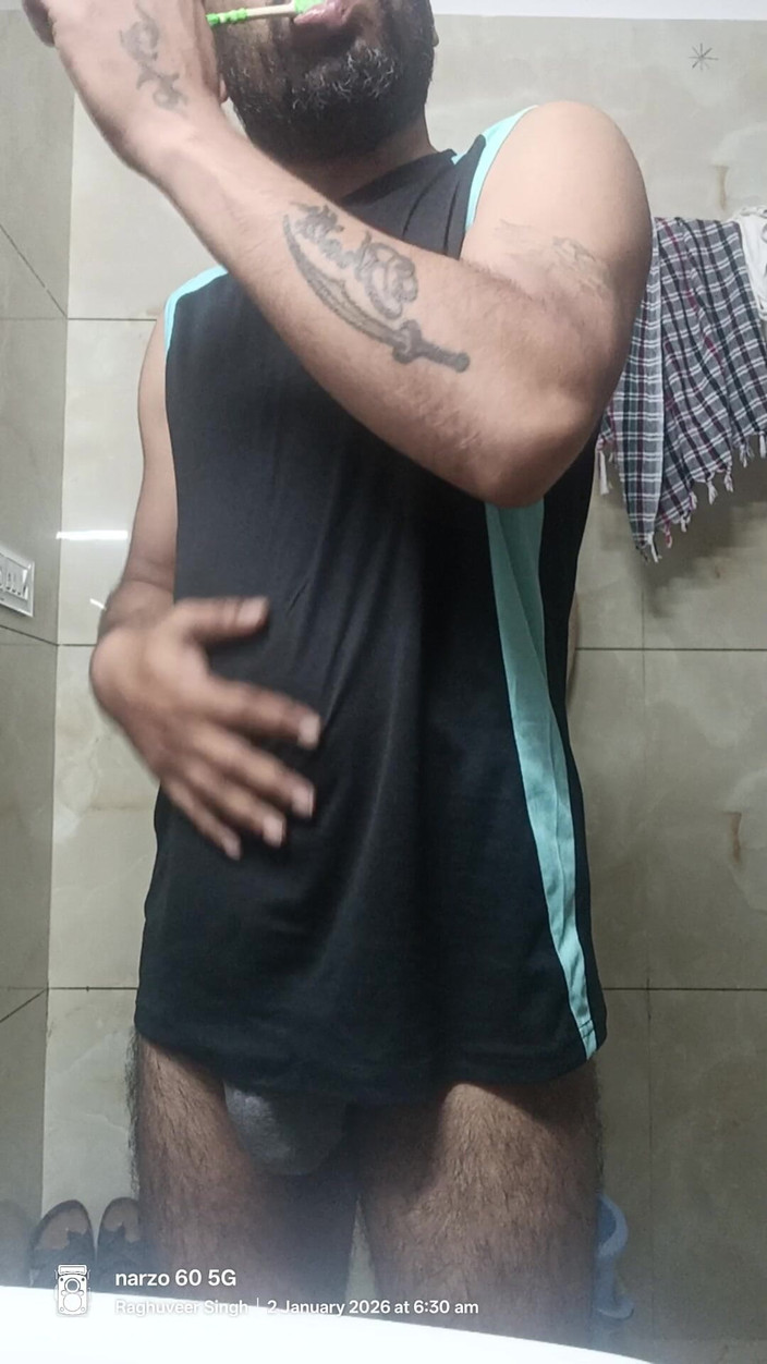 Rajasthani-old-lover: Indiano Rajasthani Desi Man desfruta banho e show de masterbation...