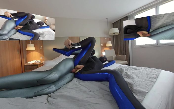 Nylon Xtreme VR: Nora fox Anale Zentai Bi Colore VR 3D 180
