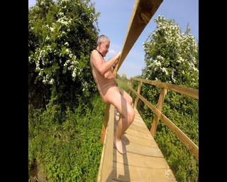 Andy: Nahá procházka celý den