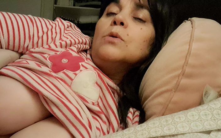 Mommy big hairy pussy: Im bett mit einer jungen liebhaberin fühle ich es hart