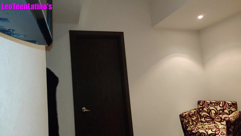 LeoTeenLatinos: Twink nişanlısı düğününe gitmeden önce bir yabancı tarafından sikiliyor (bölüm 12)