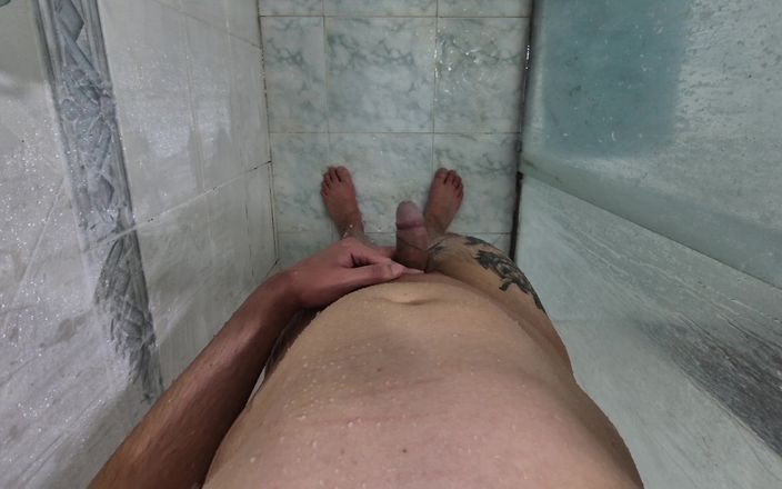 Lkdick8: Un chico gordito toma una ducha