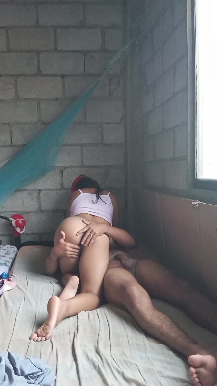 El placer del Sexo Duro: Young Woman Approaches Her Best Friend When She Comes Home...