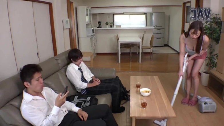 Studio JAV Launcher: 我被我朋友继母迷人的身体紧紧地挤压 - 2