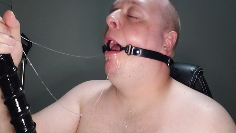 Charlieboy69: Gorge profonde, gode de 18 pouces avec bouche bâillon
