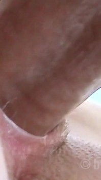 Blond děvky sdílení čůráka a dildování kundiček v autě trojka