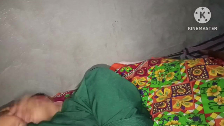 Savita5343: Köylü desi teyze komşusu tarafından çok sevgiyle sikiliyor (tam Hintçe oudio)