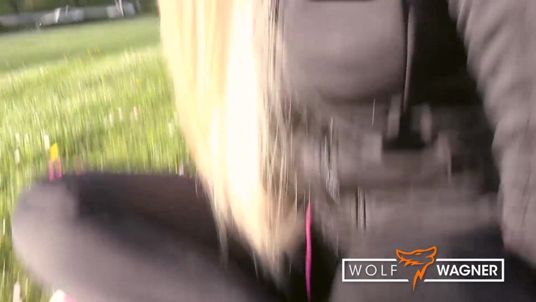 Wolf Wagner Com: Lenei Nitro îi place să simtă o pulă în curul ei mic și...