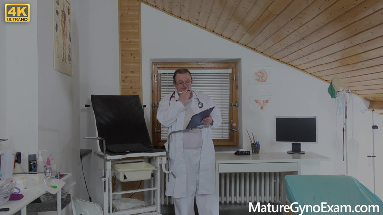 Mature Gyno Exam: Ateşli nine Linda G'nin anal sıcaklık ölçümü