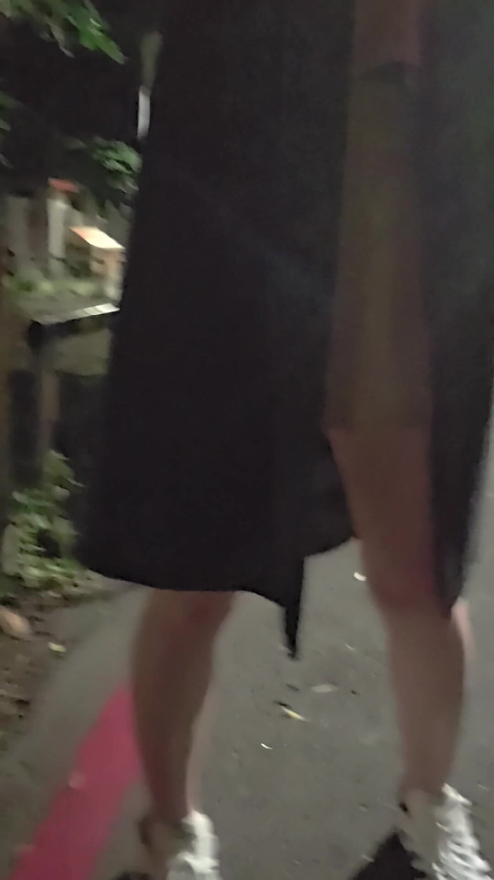 Taiwancdgirl: Mini eteğin altında çok düşündürücü bir sahne var