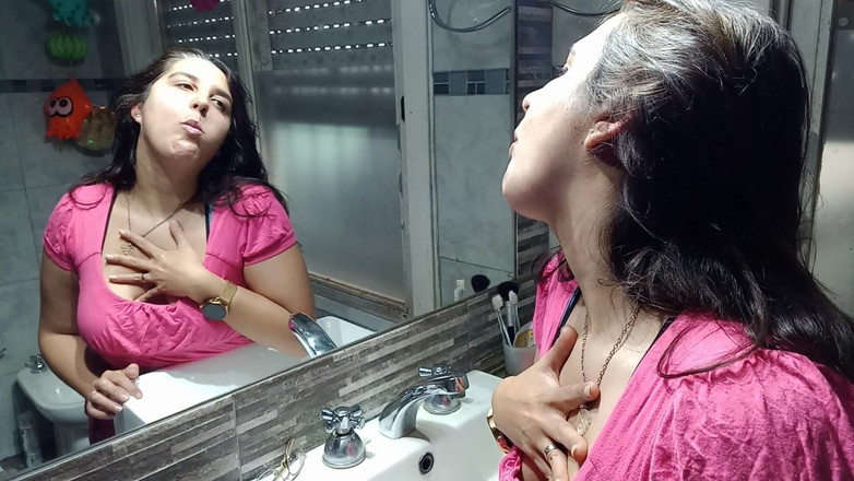 melu_world: Bubblegum Chewing at Mirror - Bunny Looner