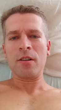 POV Dirty Talk (požadavek): "Nejprve se mi to nelíbí, ale pak se plně podrobím tvýmu ptákovi