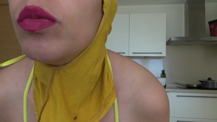 Souzan Halabi: Büyük memeli Arap gavat evli kadın