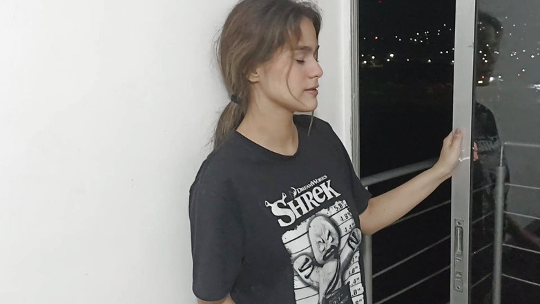 Natasxha: 我在阳台上操我的继妹,景色优美