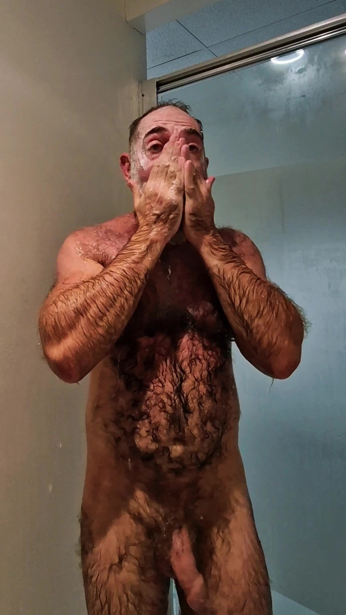 JackvanDean: Hairy Muscle Bear Flexes and Showers