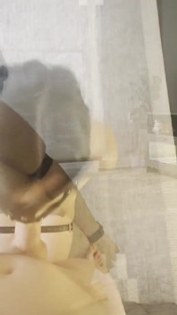 淫荡的圣诞礼物：克制的荡妇吮吸鸡巴并被颜射