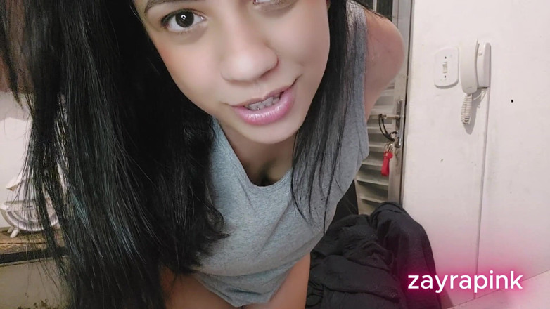 Zayra Pink: Die große brasilianische Brunda reitet und zeigt ihren Hintern