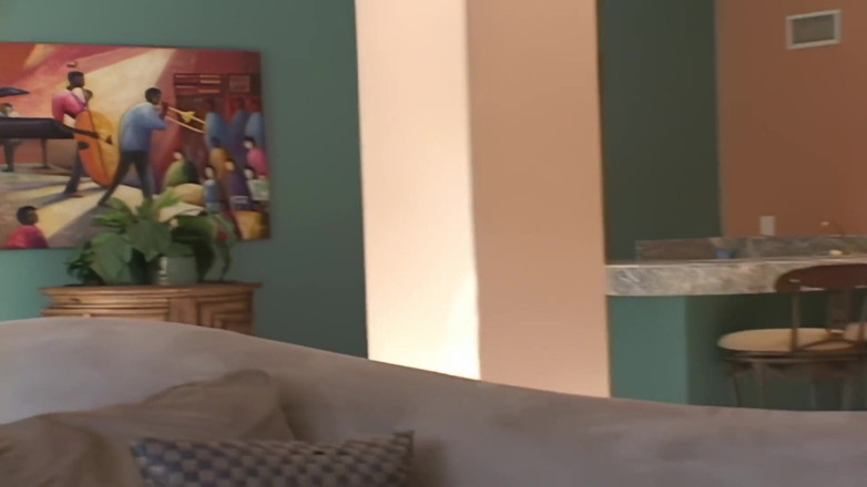 Lexinghton - Full HD: 삼키는 물라토