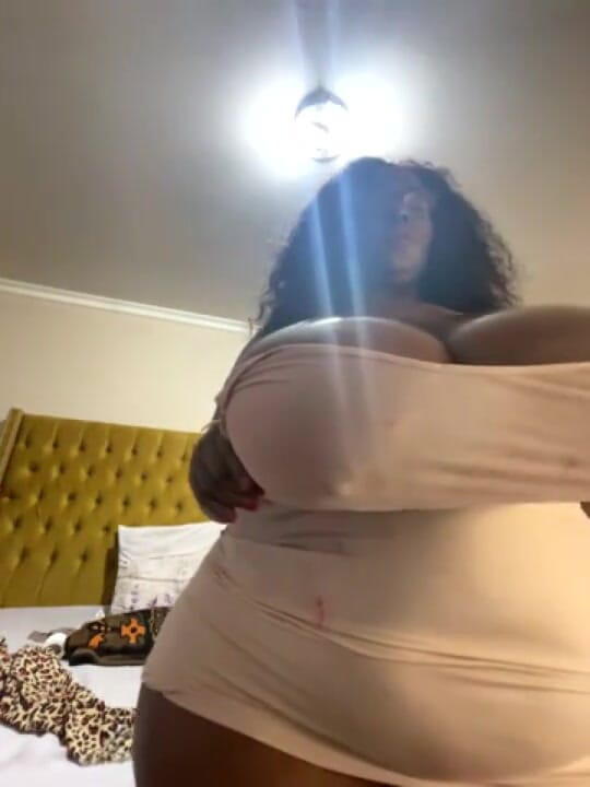Legendary Booty Overdose: BBW-MILF stöhnen &amp;tittenspiele