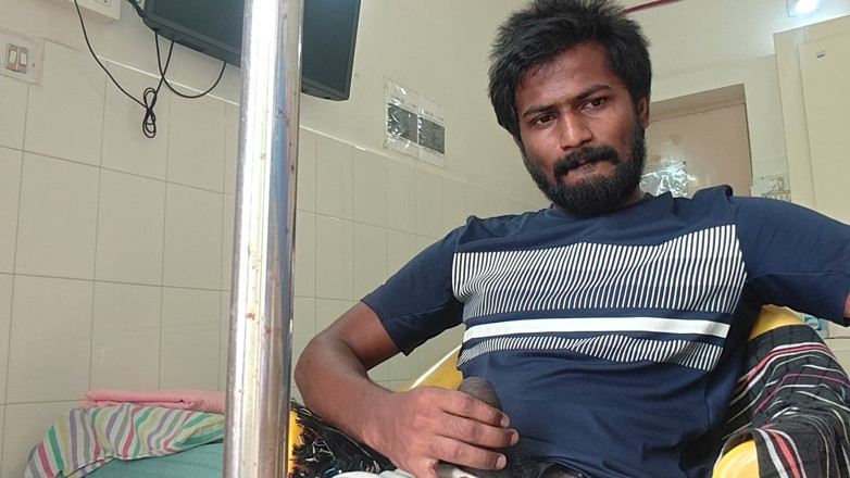 KUMBHA MANOJ KUMAR: Xhard - riparazione del letto in ospedale del villaggio