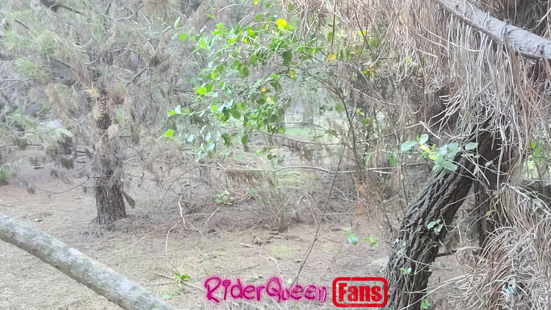 Riderqueen BBW Step Mom Latina Ebony: Riderqueen ensam, utomhus, videor för fans