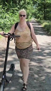 Lättsinnigt På Vägen Med Scootern
