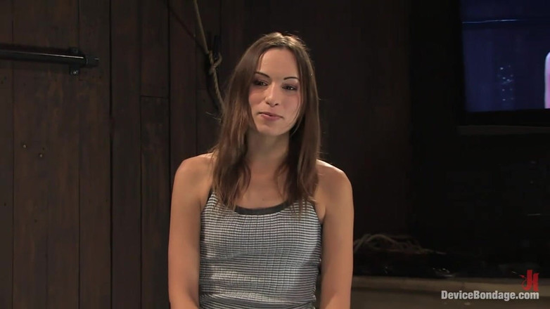 Kink: Amber rayne gefesselt die muschi