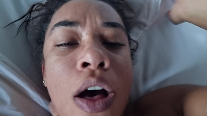 tahlialane: Nieoczekiwane Ruchanie W Hotelu