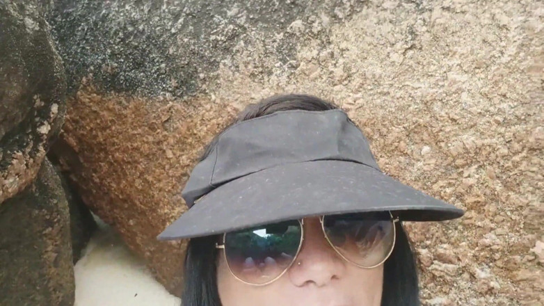 Fatima Denise Campelo de Lima Souza: Walk on the Beach Encimtri a.wanker and Look at What...