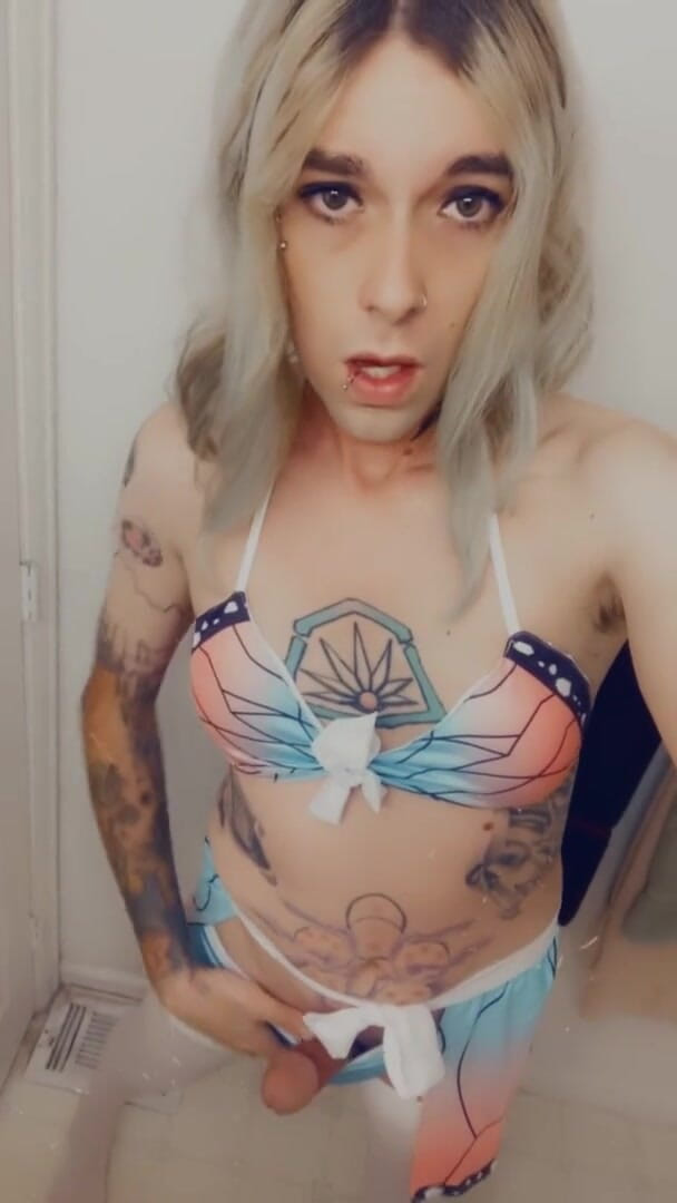 CarmenMelatonin: Sexy swimsuit slut