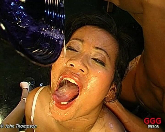 GGG John Thompson Classic Retro: Ggg John Thompson -asiatică sexy suge și are parte de spermă într-un sex în...
