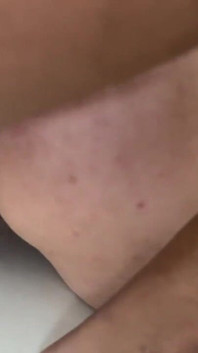 Ibu tiriku yang nakal nungguin aku sendirian di rumah!