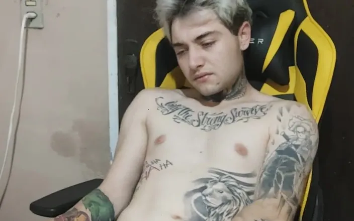 Daniel Tatuado E Safado: Masturbating to Go Viral