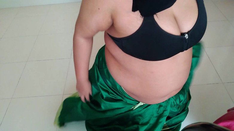 Aria Mia: Mẹ kế &amp; con riêng trên giường