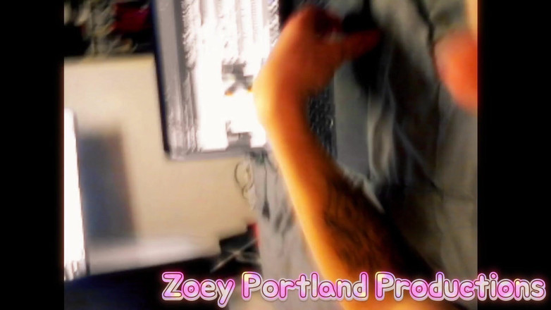 Zoey Portland: Зої жорстко трахається в спальні